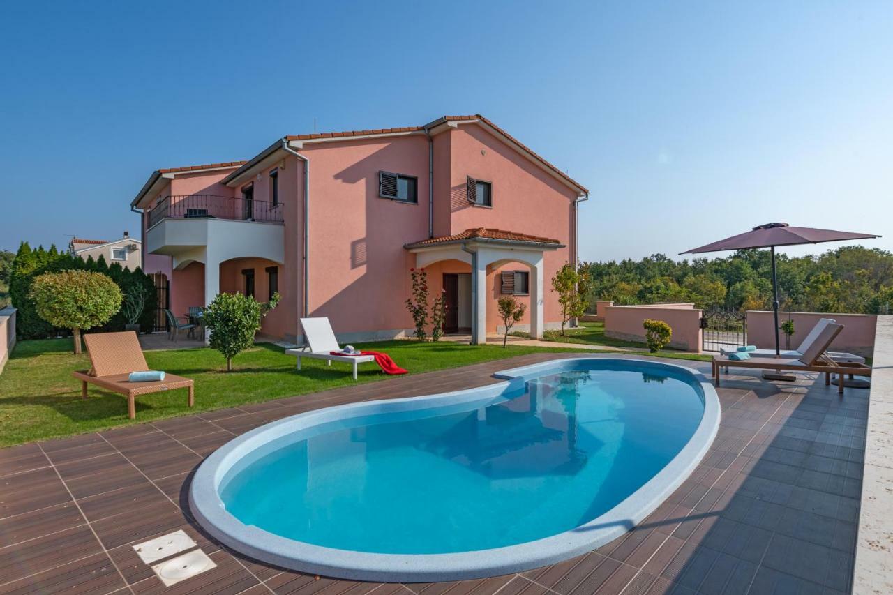 Ferienhaus Joy Ližnjan Exteriör bild