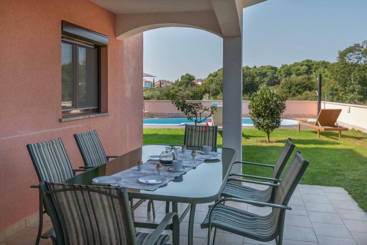 Ferienhaus Joy Ližnjan Exteriör bild