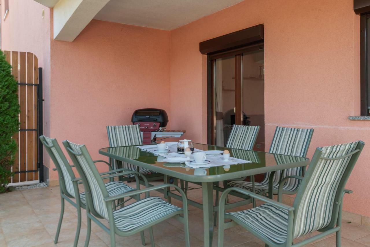Ferienhaus Joy Ližnjan Exteriör bild