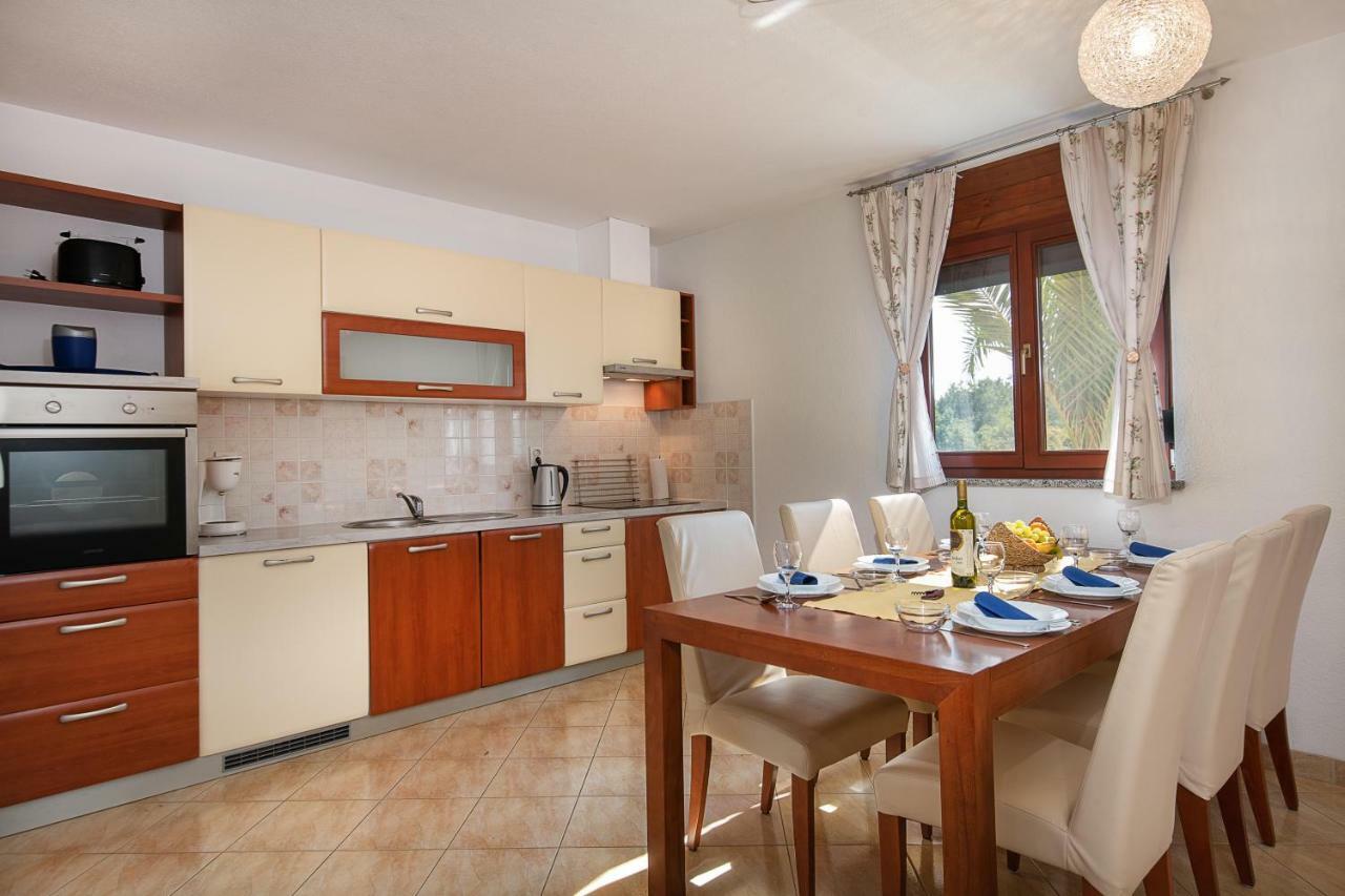 Ferienhaus Joy Ližnjan Exteriör bild