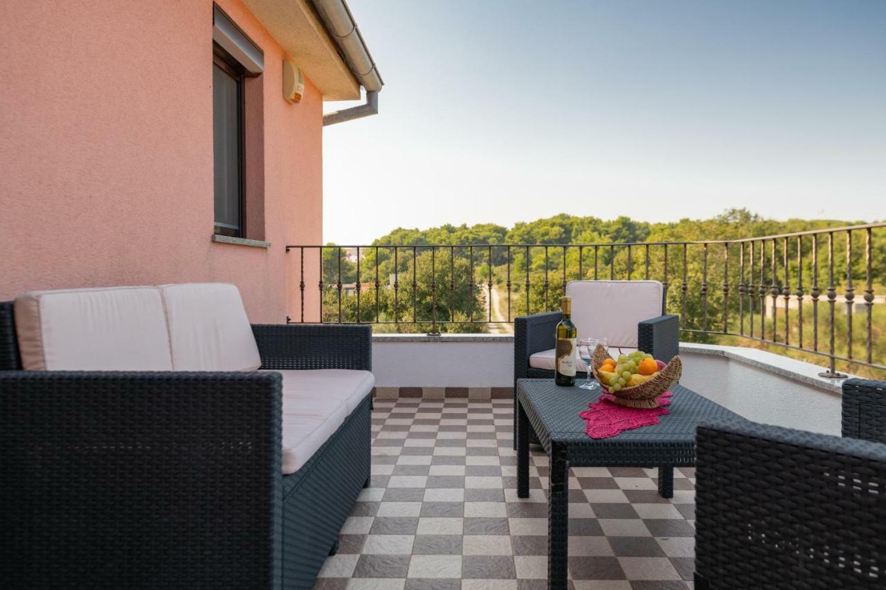 Ferienhaus Joy Ližnjan Exteriör bild