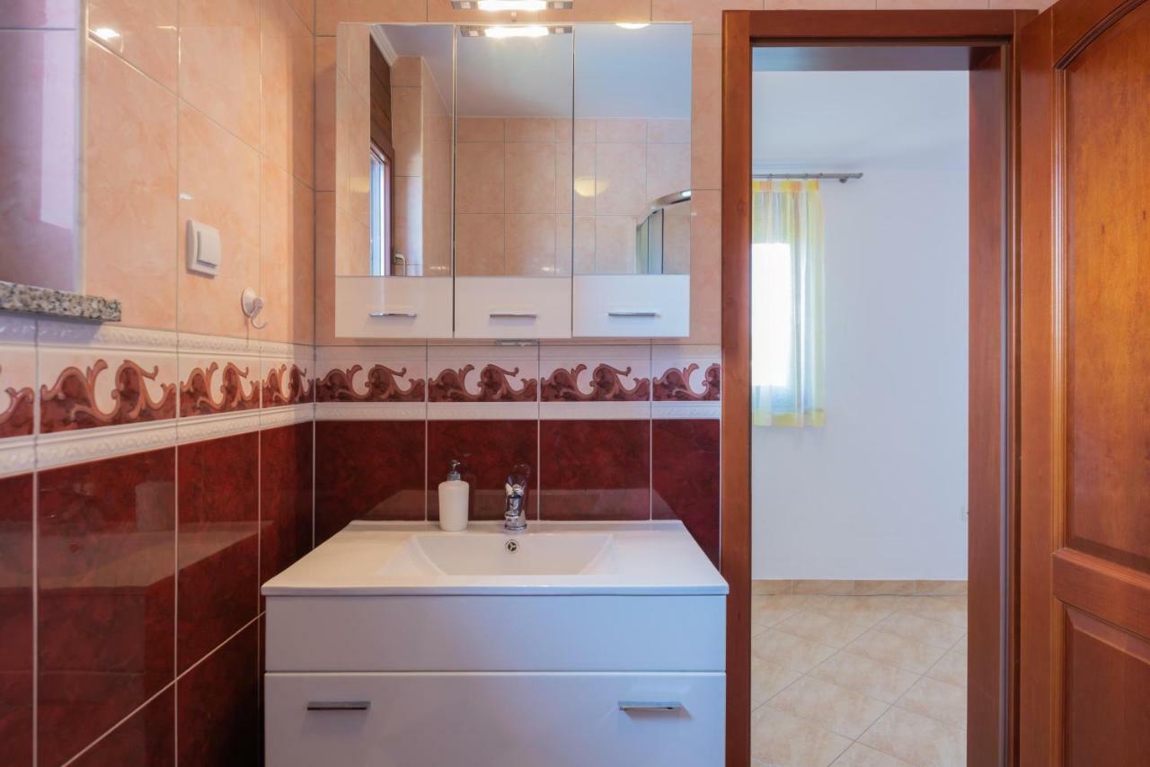 Ferienhaus Joy Ližnjan Exteriör bild
