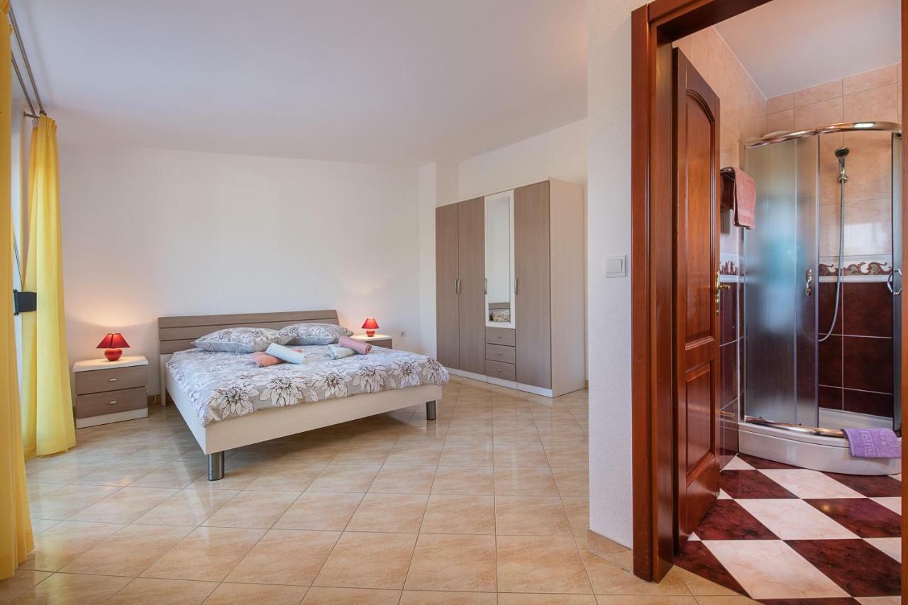 Ferienhaus Joy Ližnjan Exteriör bild