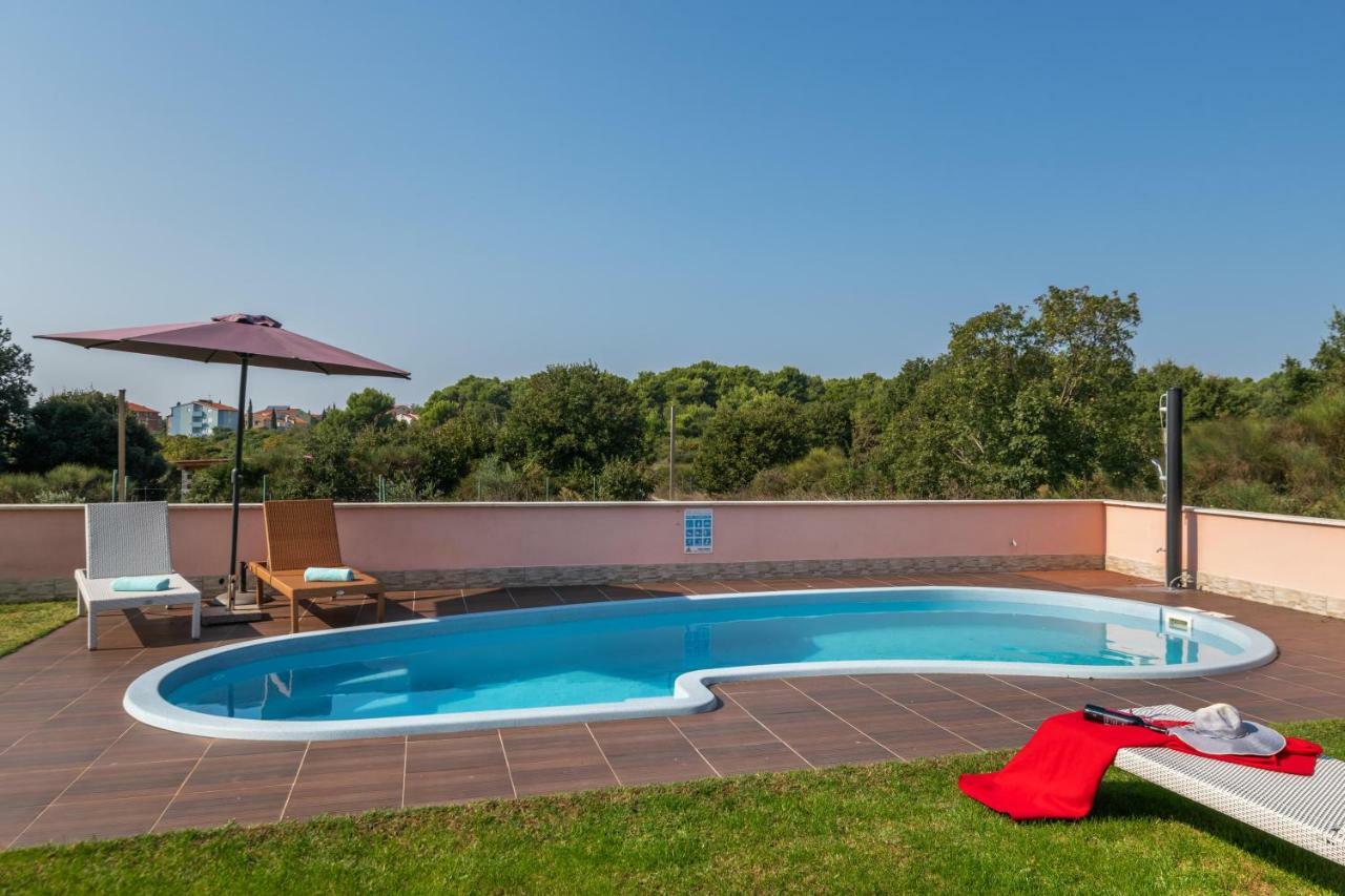 Ferienhaus Joy Ližnjan Exteriör bild