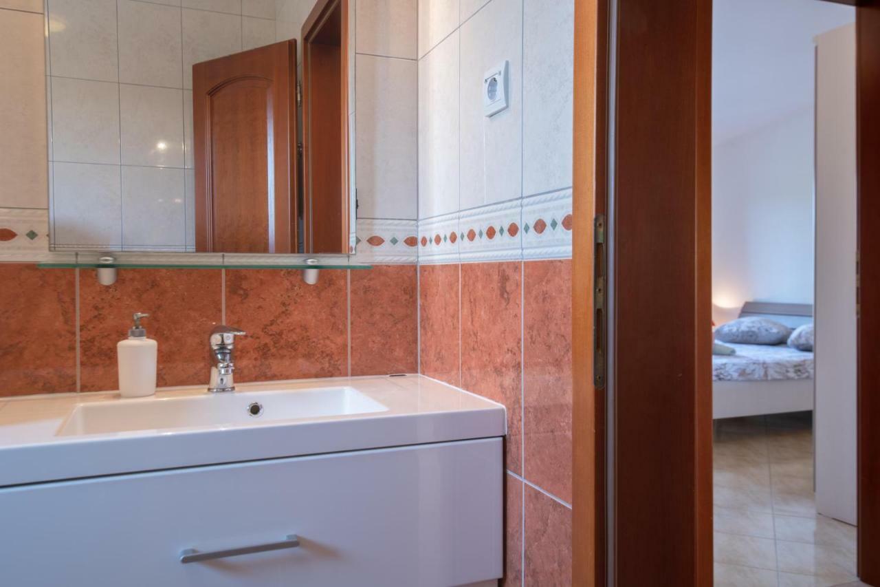 Ferienhaus Joy Ližnjan Exteriör bild