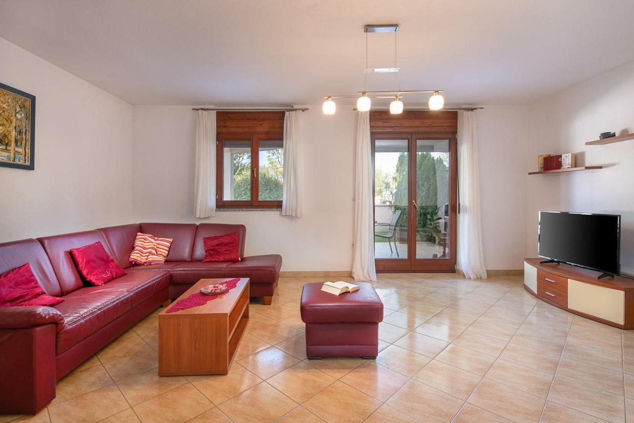 Ferienhaus Joy Ližnjan Exteriör bild
