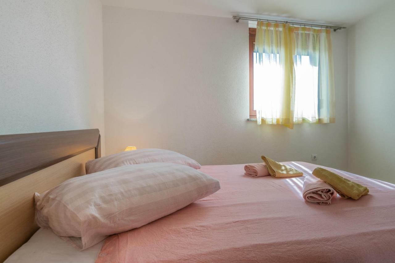 Ferienhaus Joy Ližnjan Exteriör bild