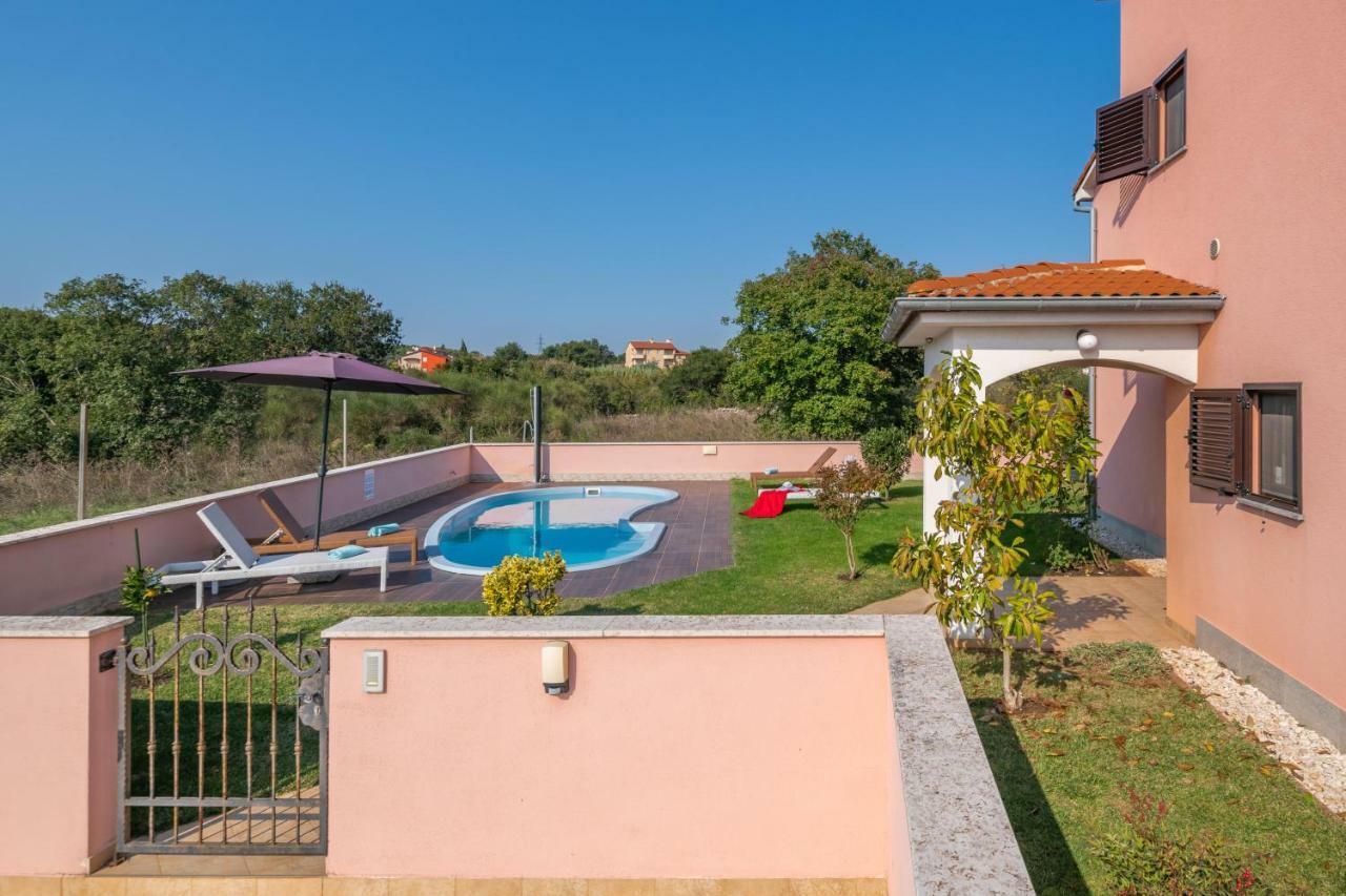 Ferienhaus Joy Ližnjan Exteriör bild