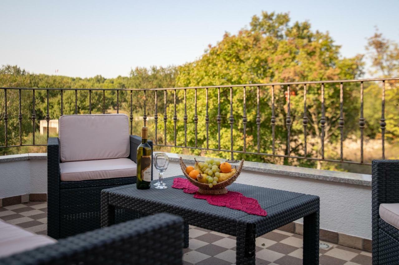 Ferienhaus Joy Ližnjan Exteriör bild