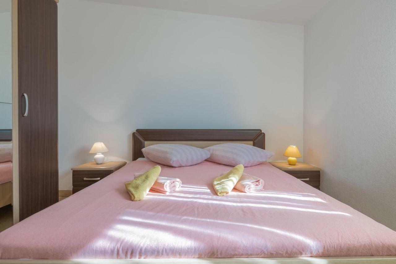Ferienhaus Joy Ližnjan Exteriör bild
